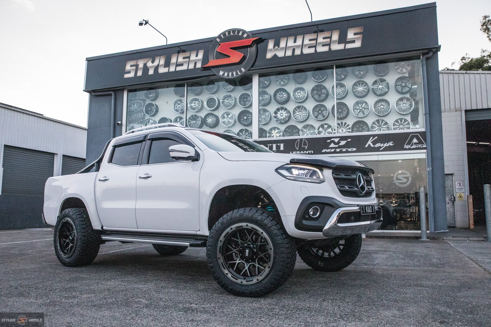 Mercedes-Benz X-Class with 20-inch Grid Off-Road GD-13