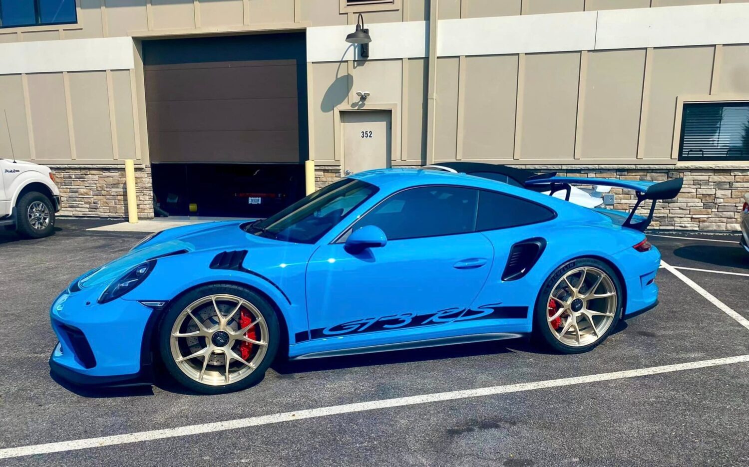 Porsche 911 GT3 RS 991 with 20 and 21-inch Signature SV104
