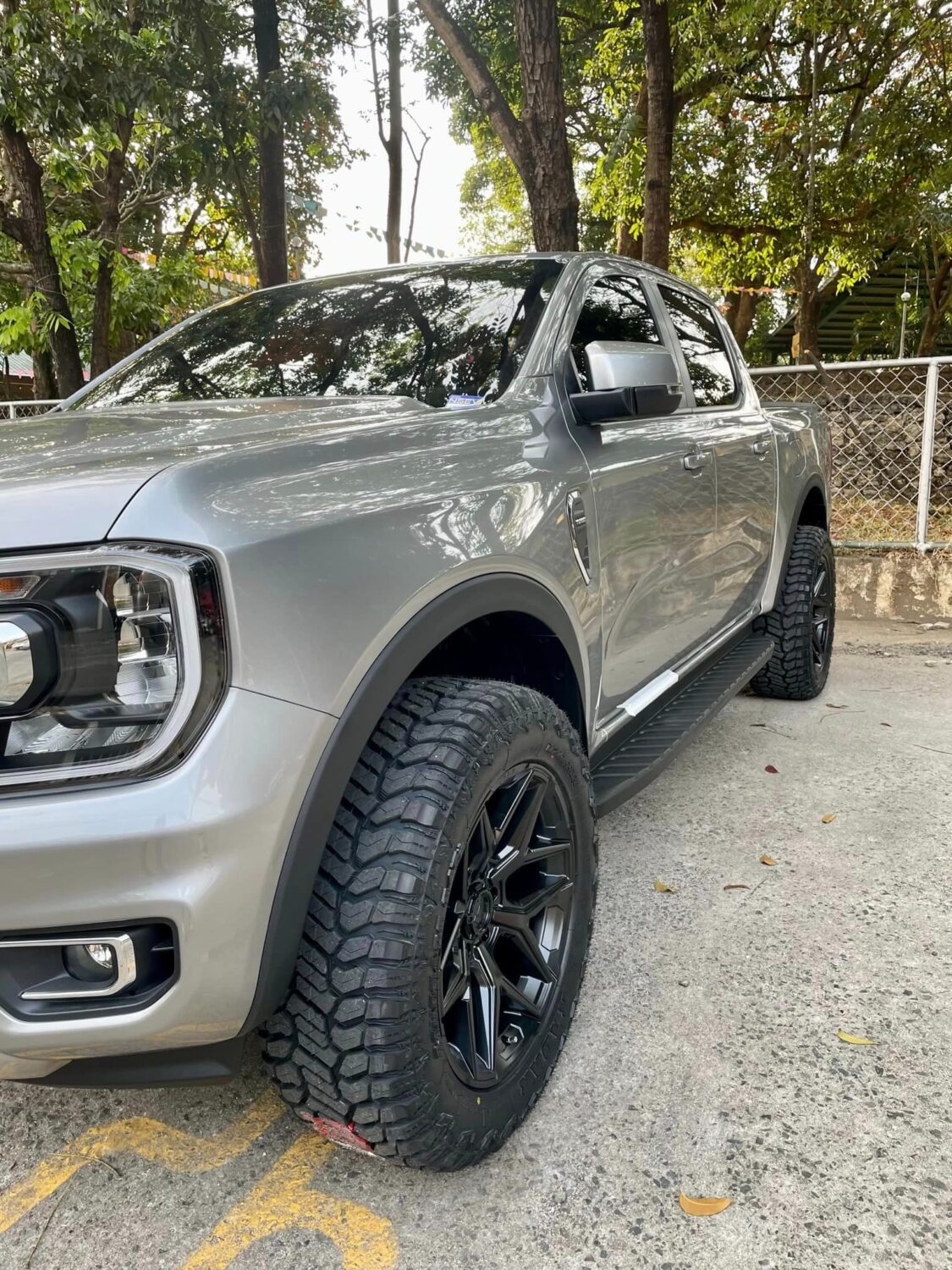 GMC Sierra with 20×10-inch Fuel Off-Road Flux FC854ZR
