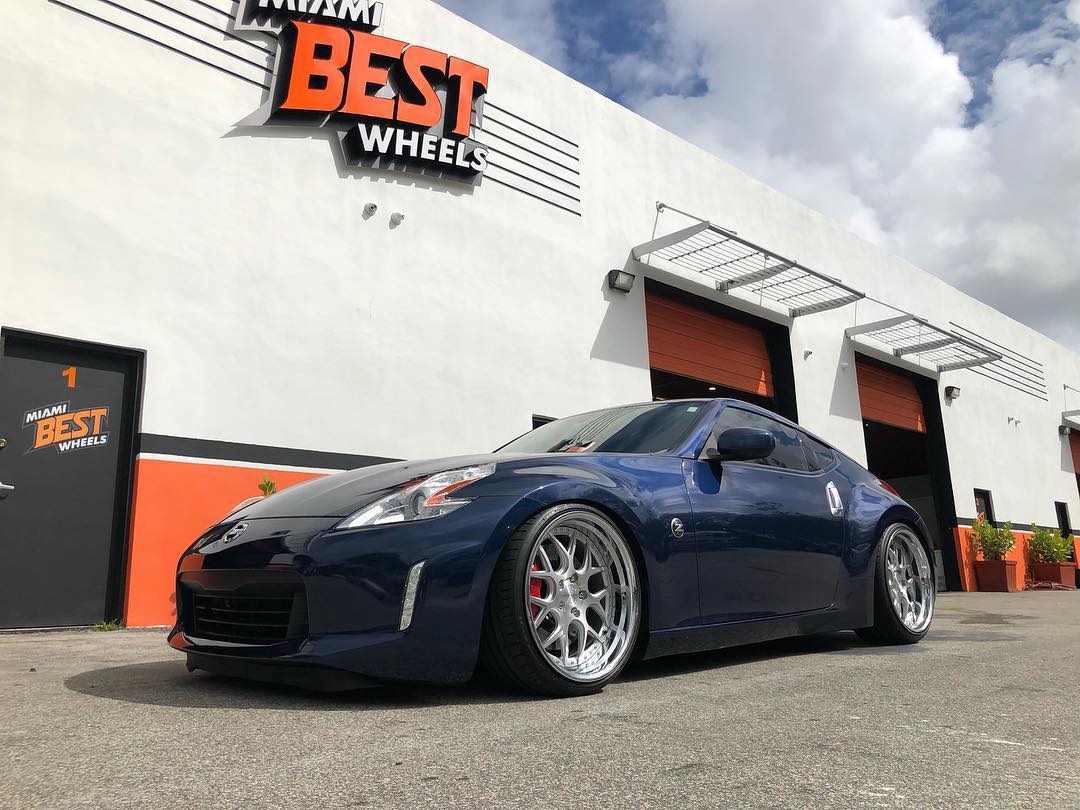 Nissan 370Z with 19×9.5-inch Aodhan DS01