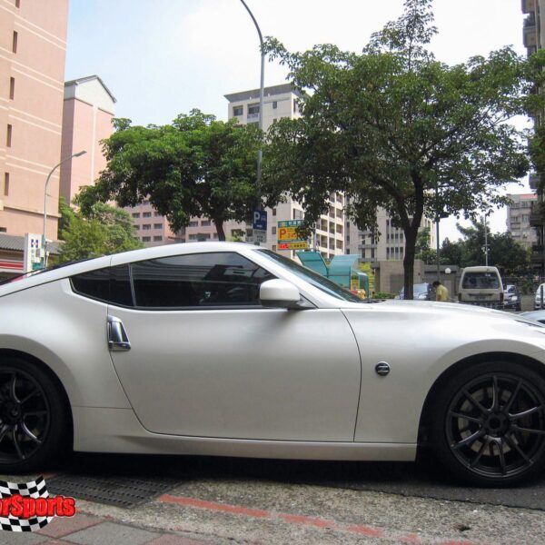 Nissan 370Z with 19-inch WedsSport SA-55M