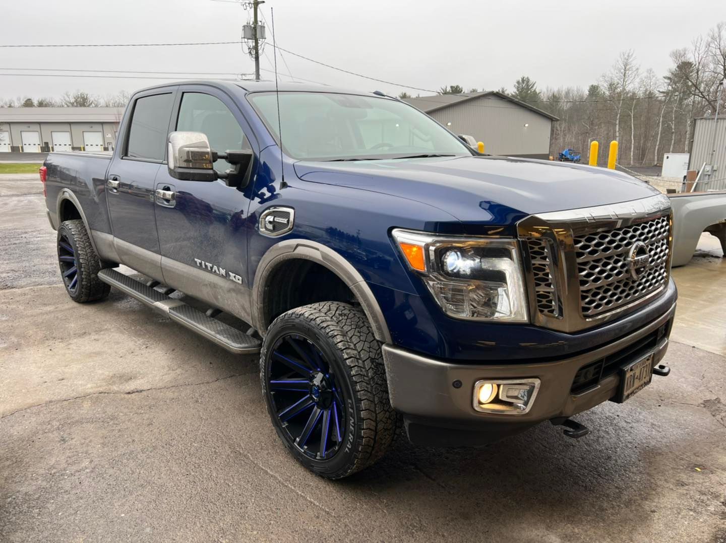 Nissan Titan with 22×10-inch Fuel Off-Road Contra D644