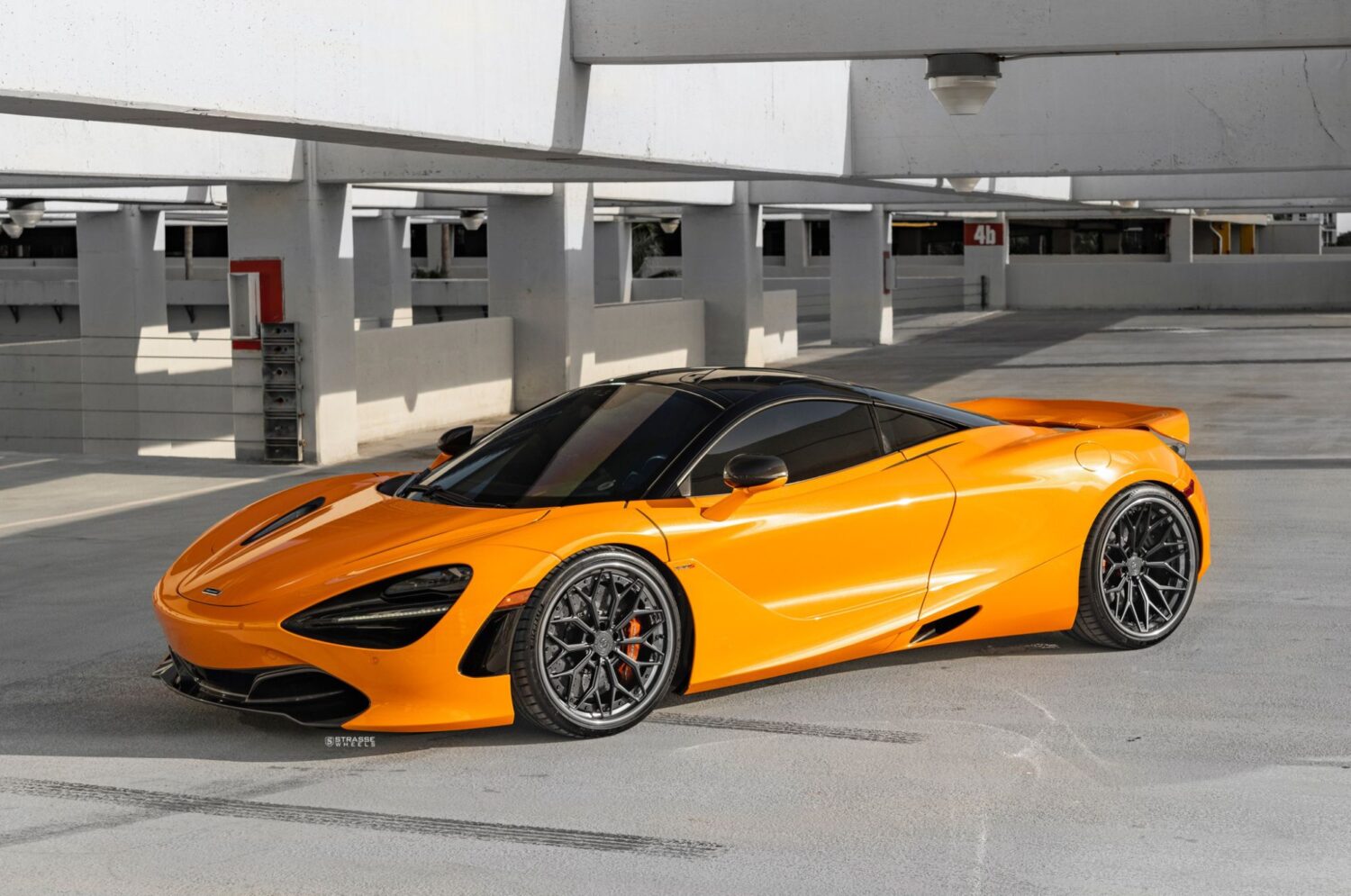 McLaren 720S with 20×9.5 and 21×12.5-inch Strasse SV20M FS