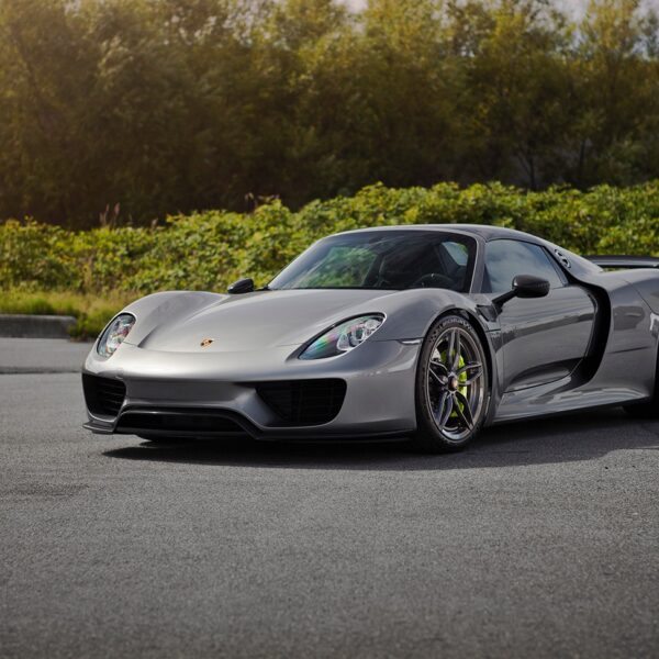 Porsche 918 Spyder with 20×9.5 and 21×12.5-inch PUR RS23.M2