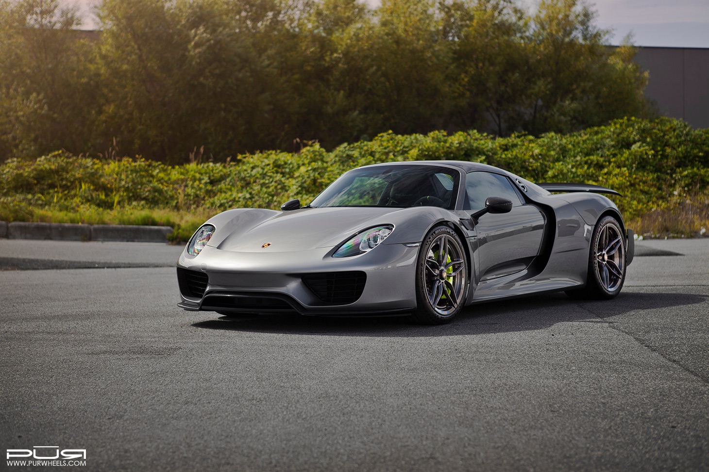 Porsche 918 Spyder with 20×9.5 and 21×12.5-inch PUR RS23.M2