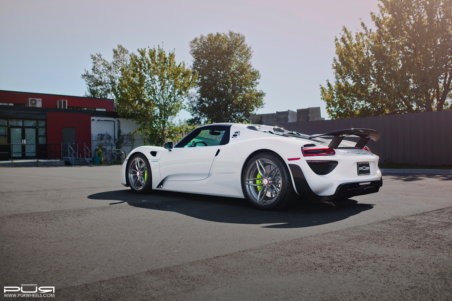 Porsche 918 Spyder with 20×9.5 and 21×12.5-inch PUR RS23.M2