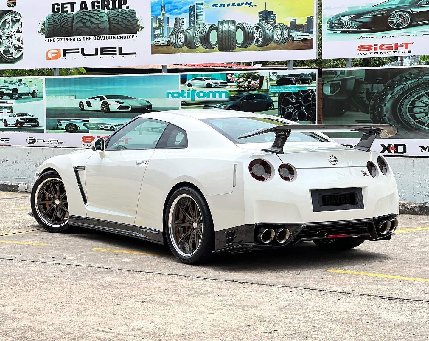 Nissan GT-R R35 with 20×10 and 20×11-inch Work Gnosis AE201