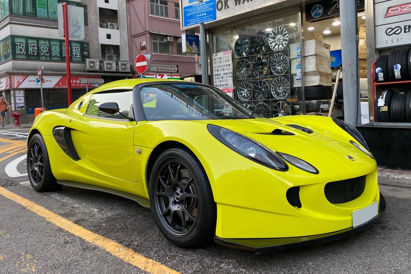 Lotus Elise with 16×7 and 17×8-inch TWS Forged T66-F