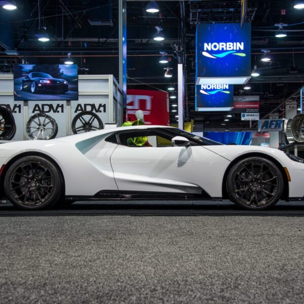 Ford GT with 20×9 and 20×12.5-inch ADV.1 ADV7.2 CF.2 CARBON FIBER ADVANCED