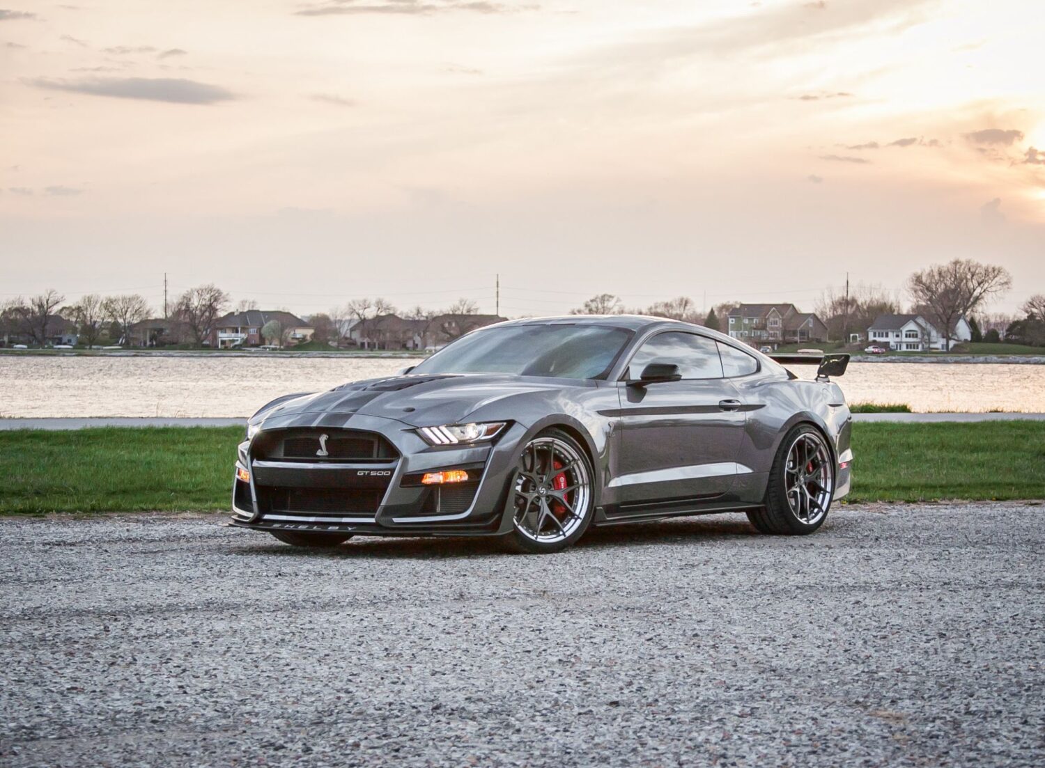 Ford Shelby Mustang GT500 with 21-inch Signature SV304S
