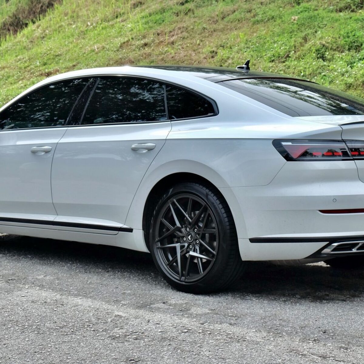 Volkswagen Arteon White Vorsteiner V-FF 113 | Wheel Front