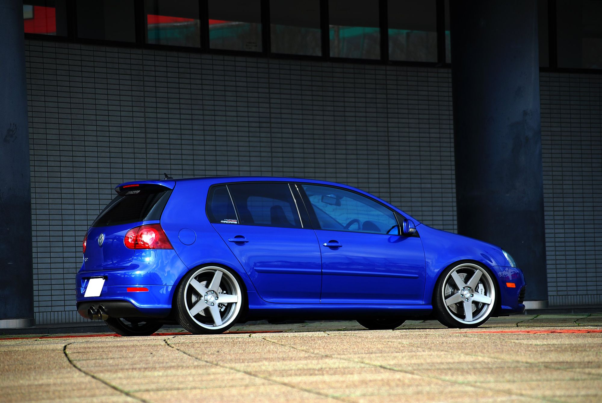 Volkswagen Golf R32 MkV Blue With HyperForged C5 2 Aftermarket Wheels Volkswagen Golf R32 MkV Blue With HyperForged C5 2 Aftermarket Wheels