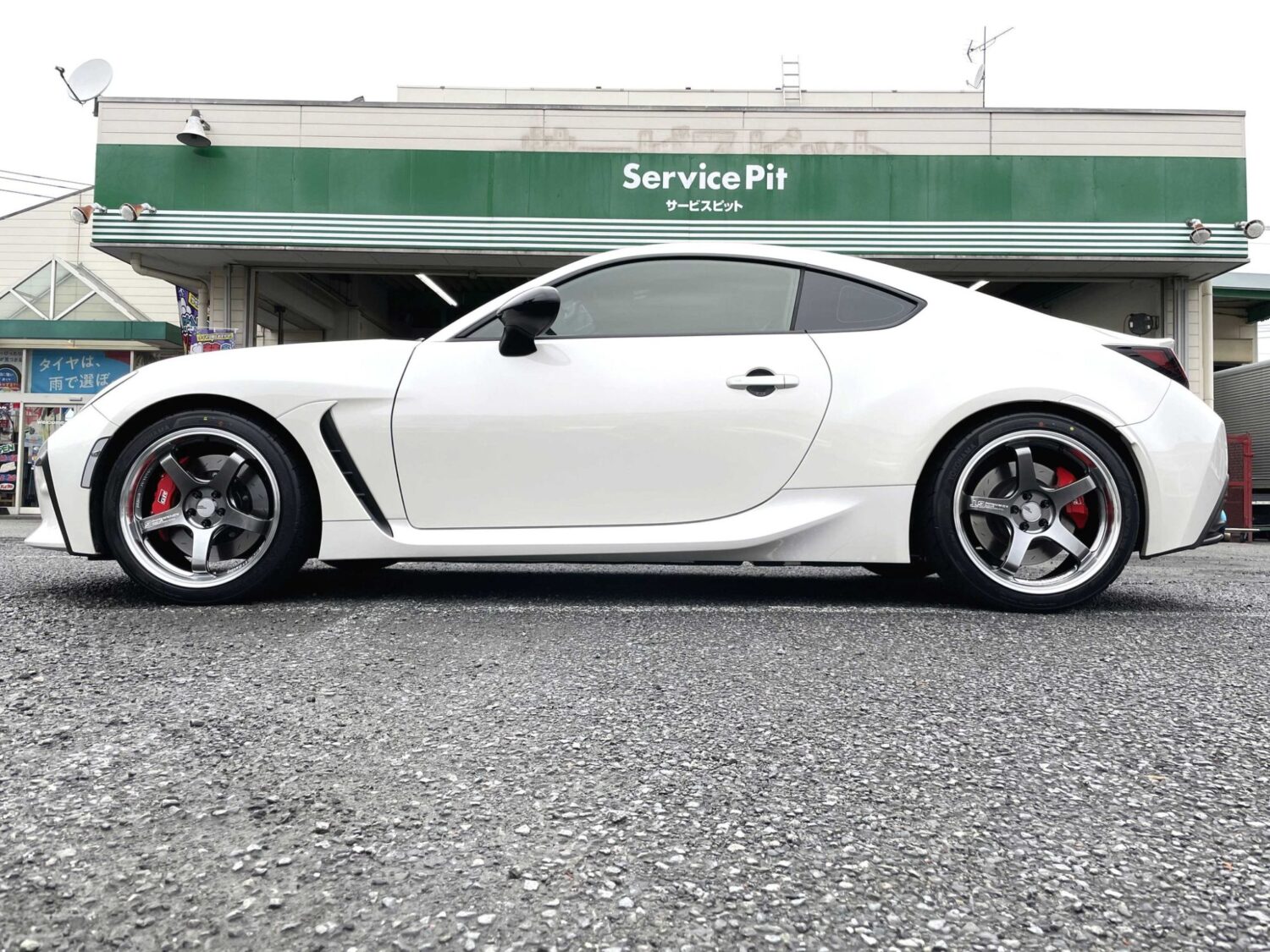 Toyota GR86 ZN8/ZD8 with 18-inch Advan GT Beyond