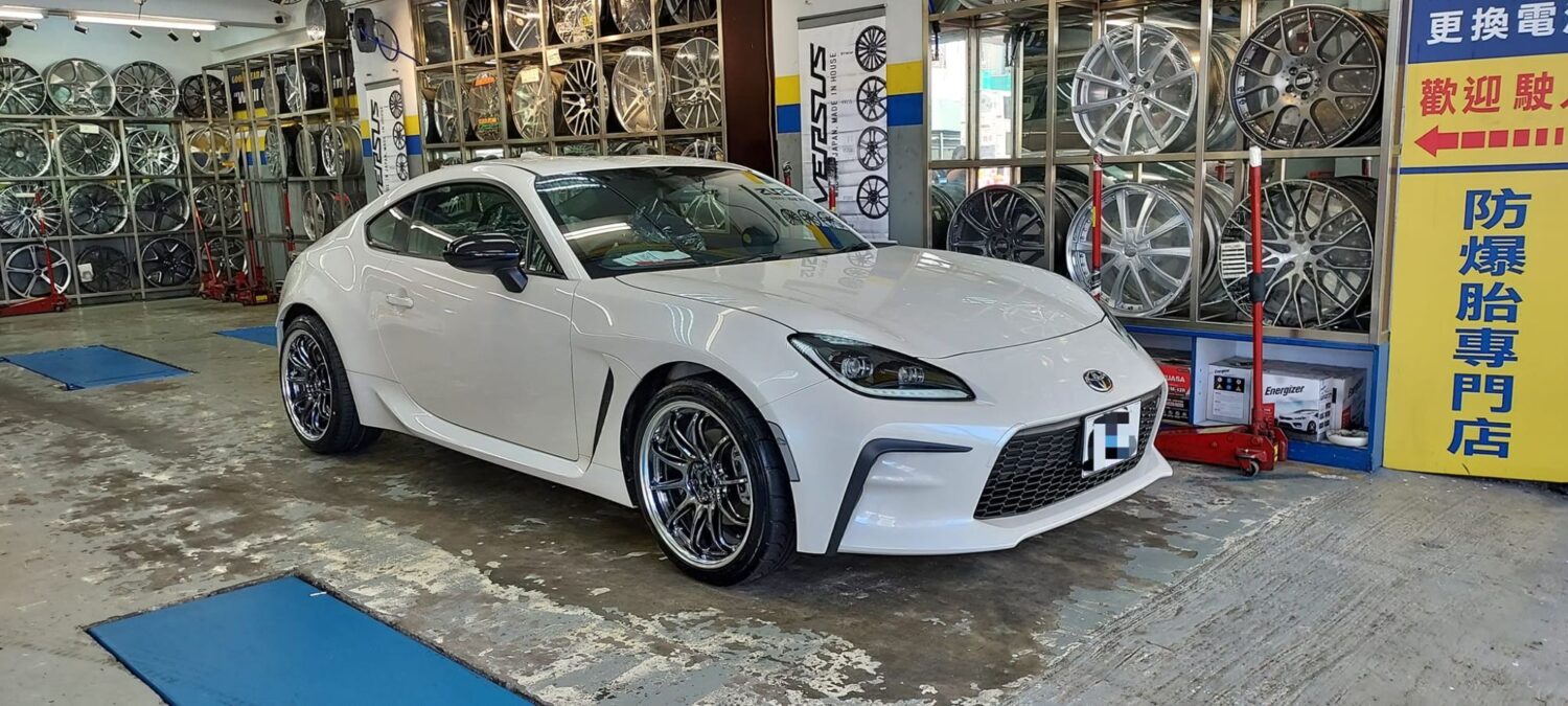 Toyota GR86 ZN8/ZD8 with 18-inch Work Emotion ZR10