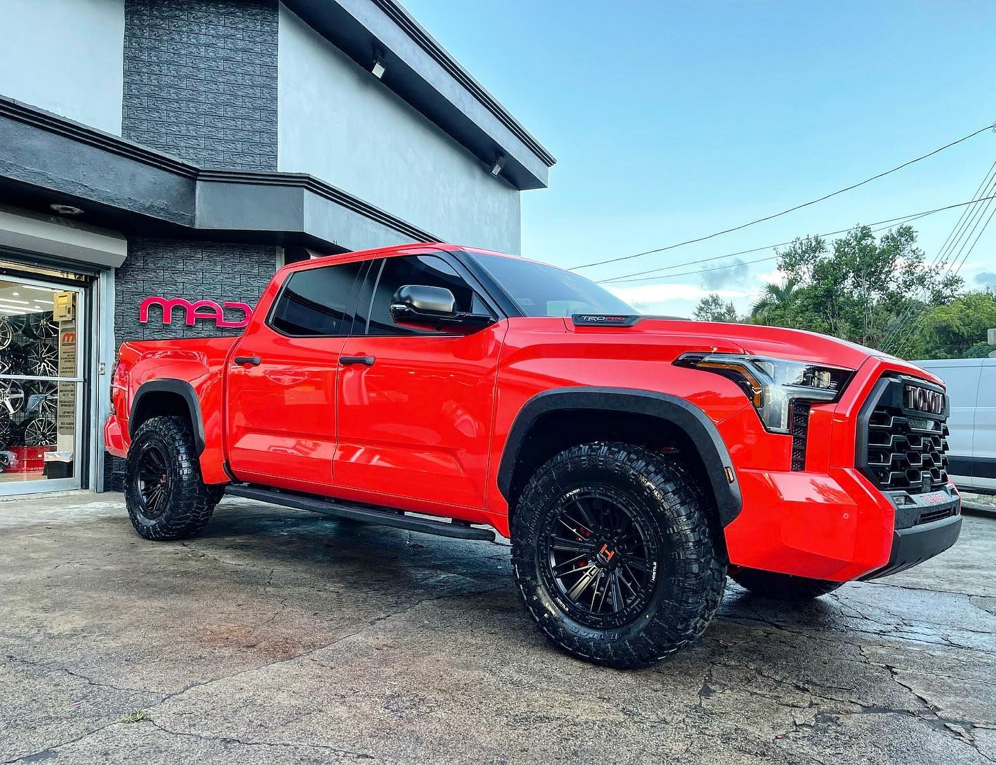 Toyota Tundra 3rd Gen with 20×9-inch Hostile H129 Mojave