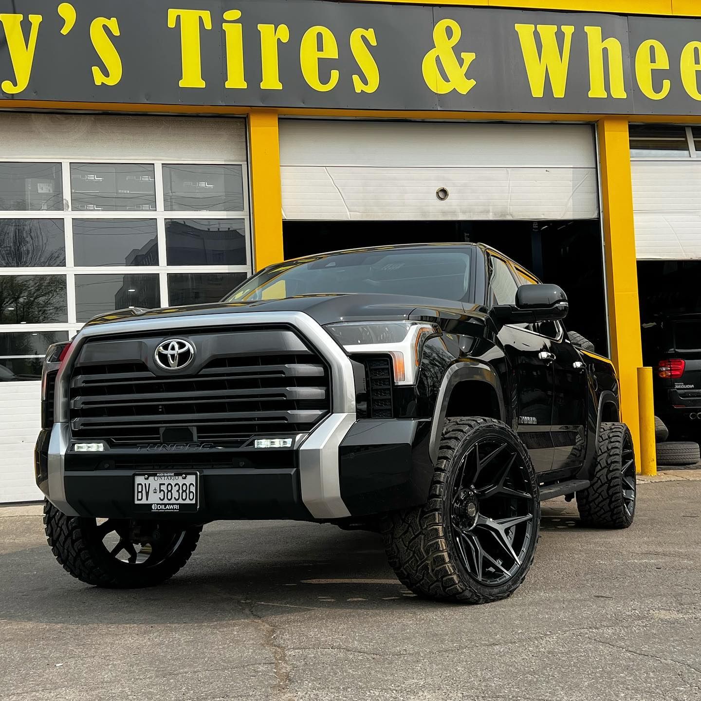 Toyota Tundra 3rd Gen with 24×12-inch 4Play 4P06