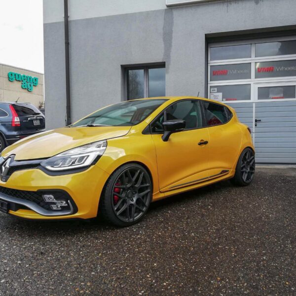 Renault Clio with 19×8.5-inch Ace Alloy AFF11