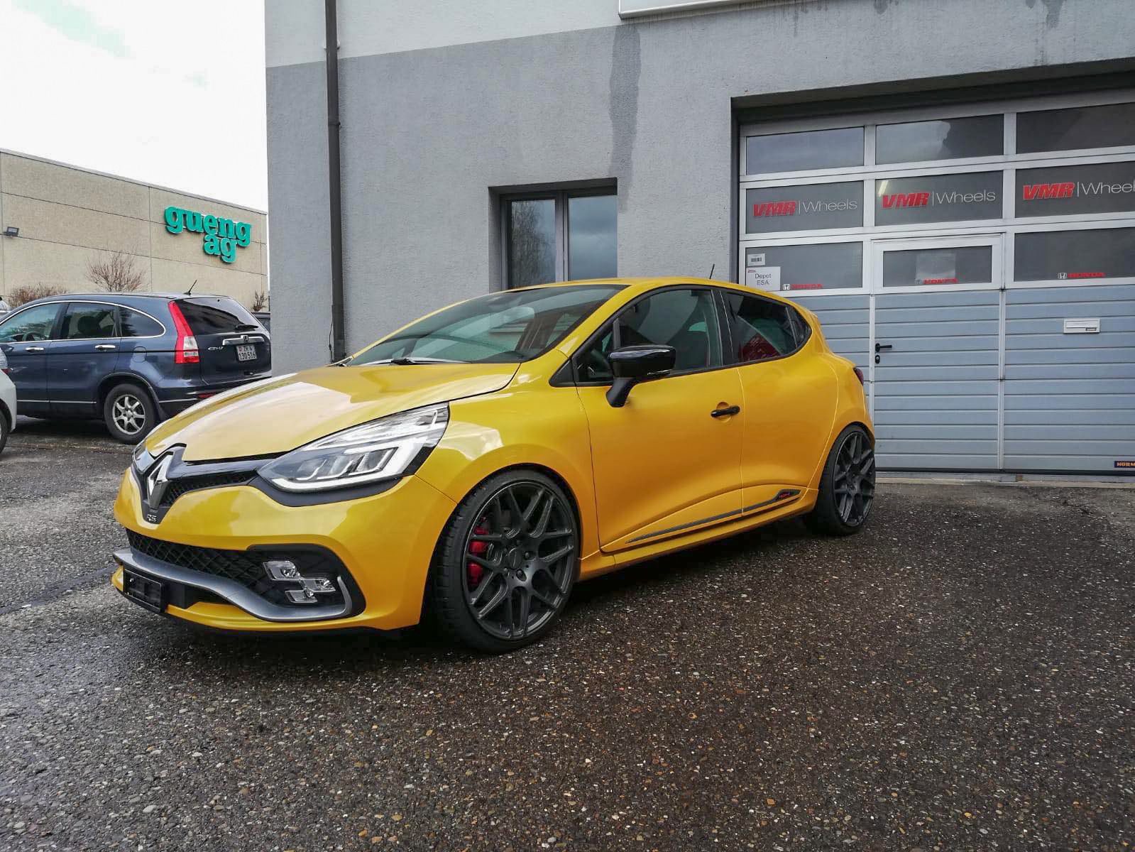 Renault Clio with 19×8.5-inch Ace Alloy AFF11
