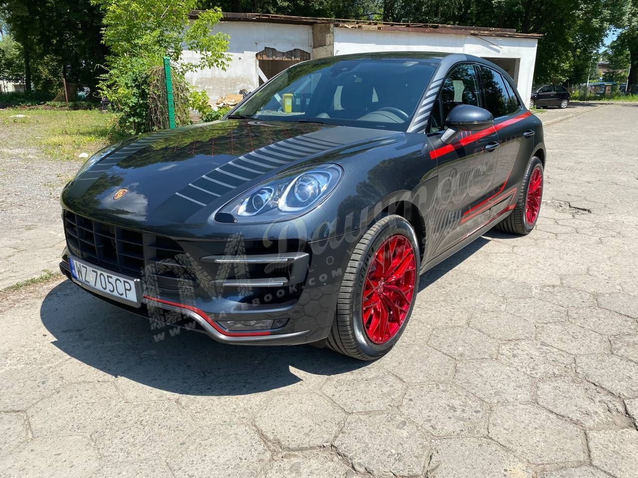 Porsche Macan with 20×9.5 and 20×10.5-inch Concaver CVR1