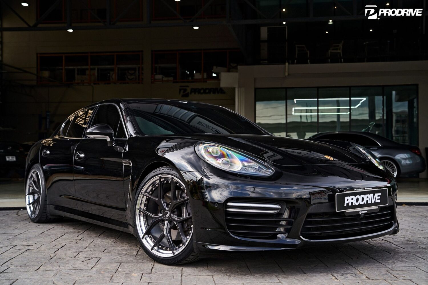 Porsche Panamera with 21-inch BC Forged HCS21S