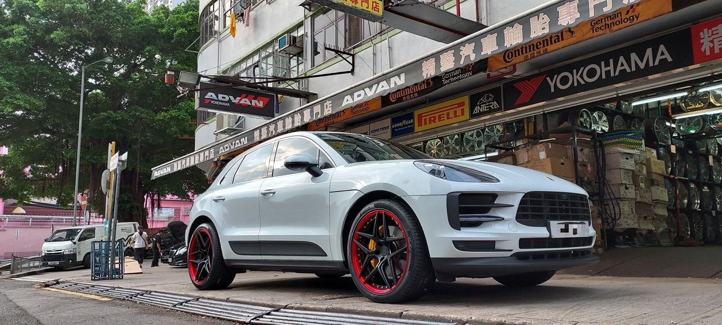 Porsche Macan with 21-inch BC Forged HT53S