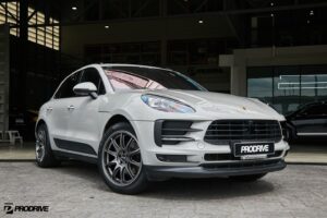 Porsche Macan with 20-inch OZ HyperXT HLT