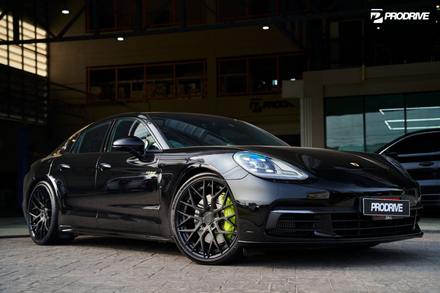 Porsche Panamera with 22-inch BC Forged HCA192S