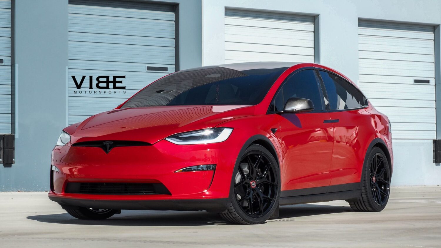 Tesla Model X with 22×9 and 22×10.5-inch Vossen HF-5