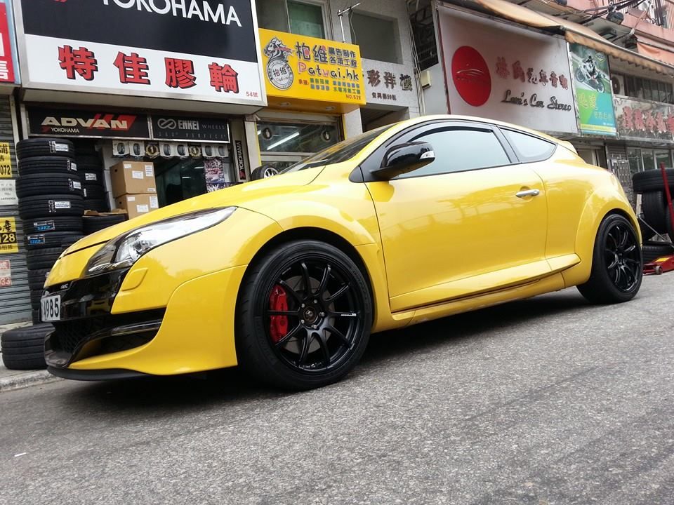 Renault Megane RS with 18×8.5-inch Advan RSII