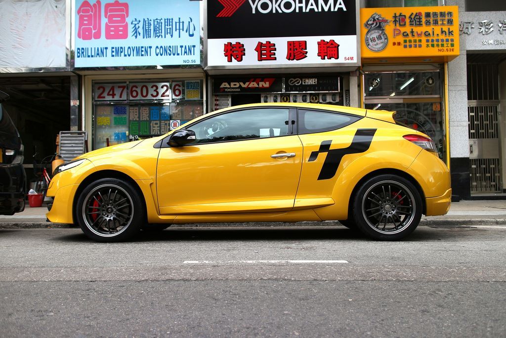 Renault Megane RS with 18×8.5-inch Rays Volk RE30 Clubsport