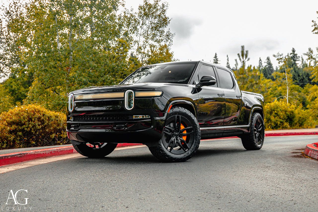 Rivian R1T with 22×9-inch AG Luxury AERO.64