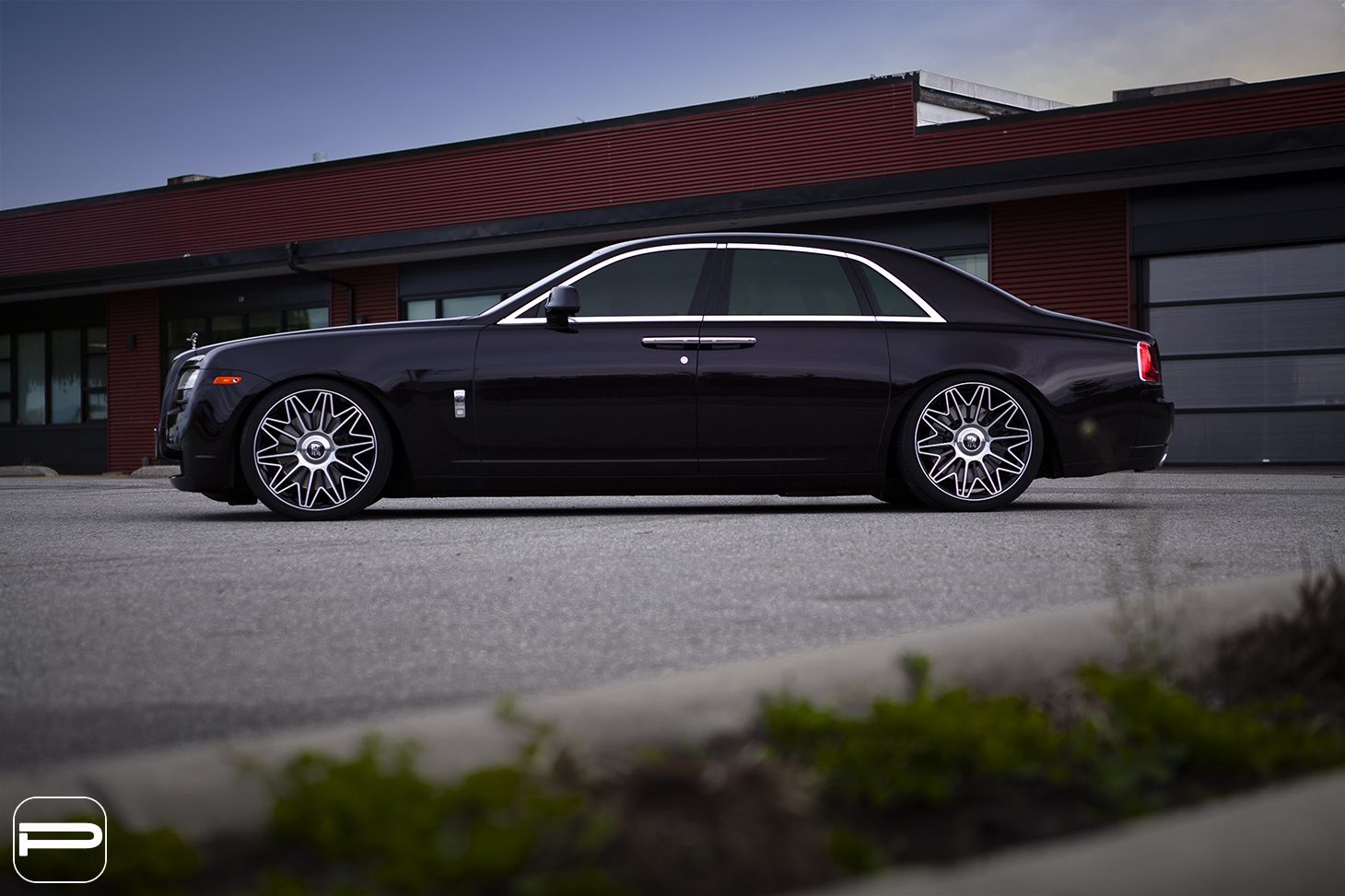 Rolls-Royce Ghost with 22×9 and 22×10.5-inch PUR RS37.V2