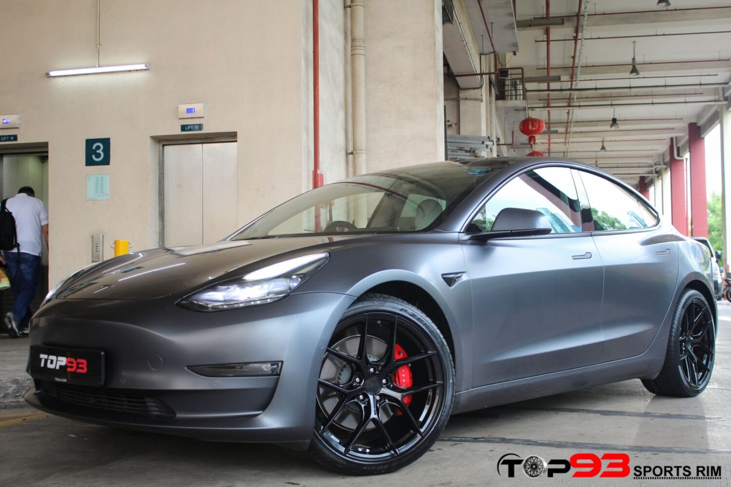 Tesla Model 3 with 20×9 and 20×10-inch Avant Garde M580-R