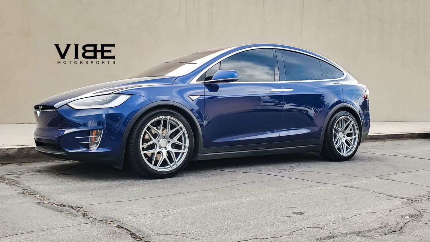 Tesla Model X with 21×9 and 21×10.5-inch MRR FS01