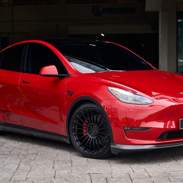 Tesla Model Y with 21-inch BC Forged RZ20