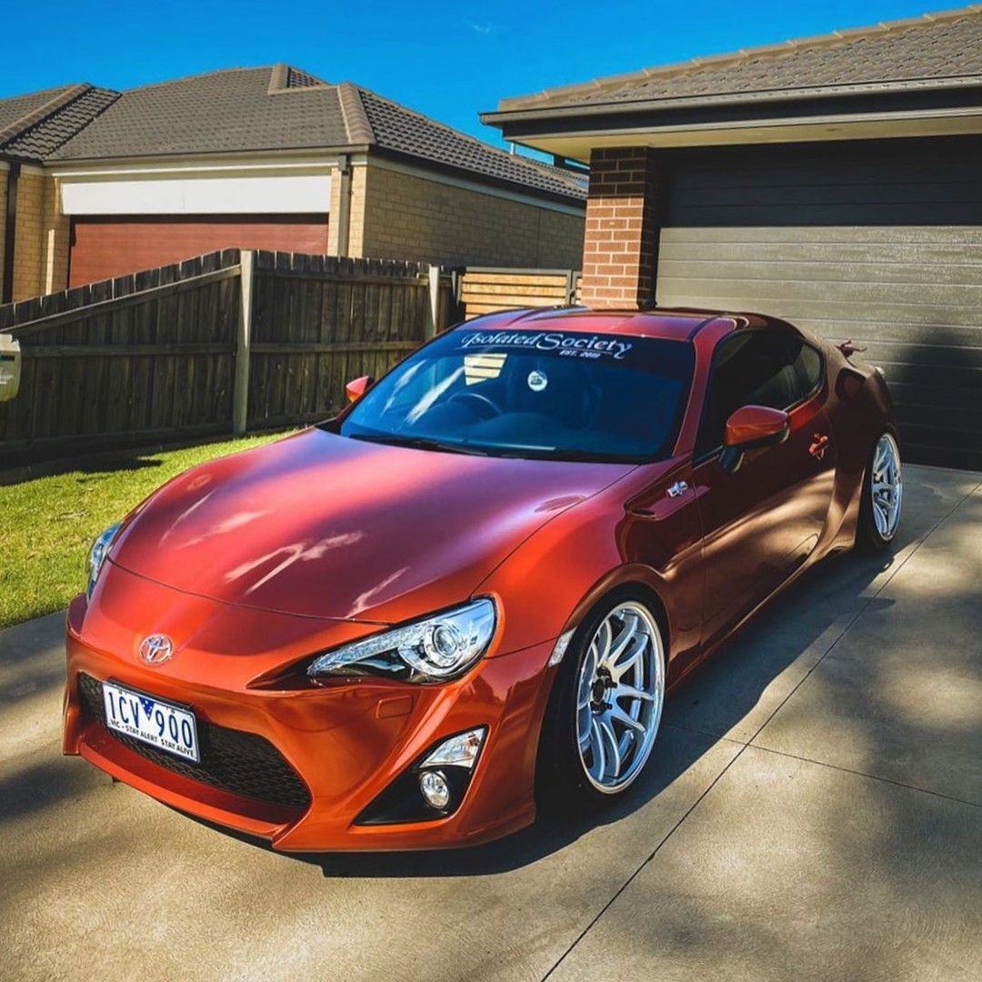 Toyota 86/Scion FR-S with 18×9.5-inch Work CR-2P