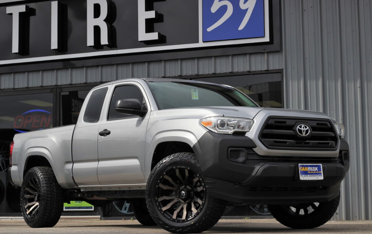 Toyota Tacoma with 20×10-inch Fuel Off-Road Blitz D674
