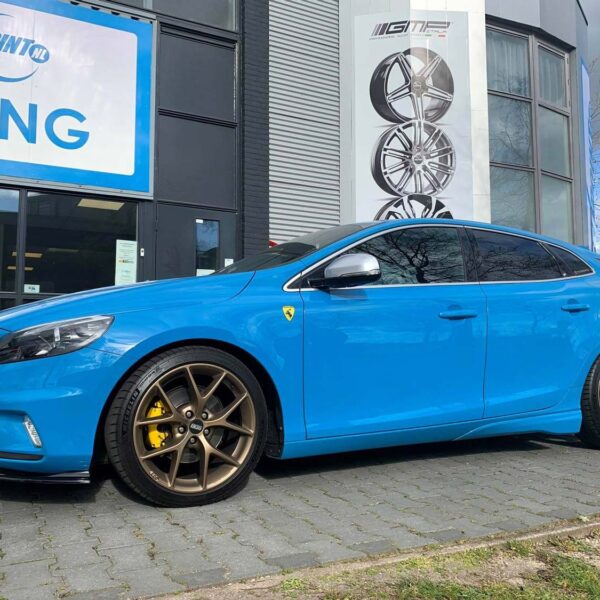 Volvo V40 with 18×8-inch BBS SR