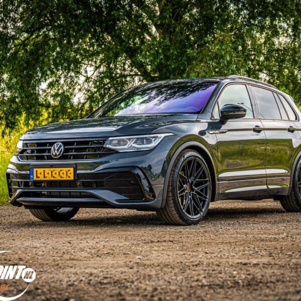 Volkswagen Tiguan with 21×9.5-inch Vossen EVO-5