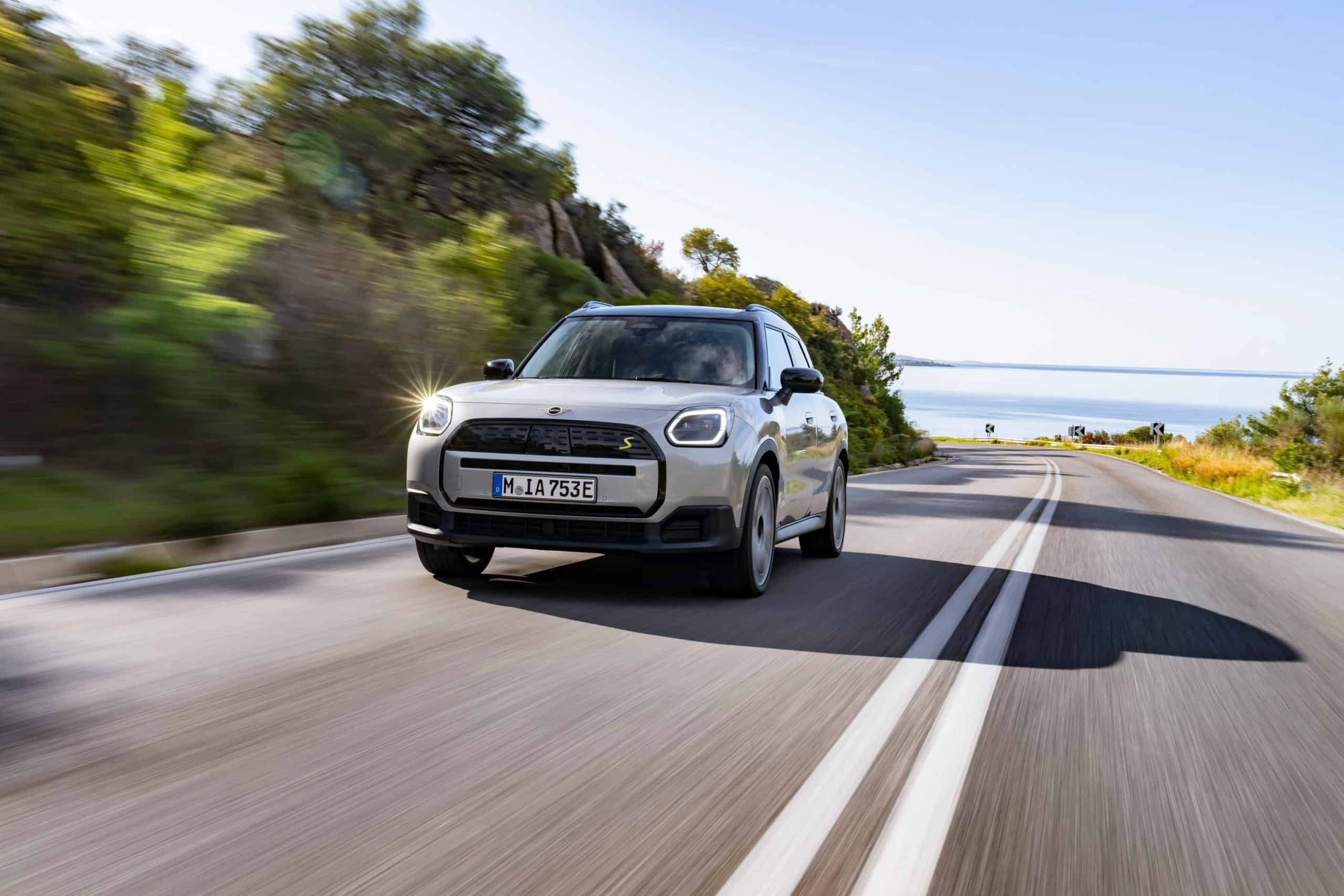 2025 MINI Countryman SE ALL4 Front View