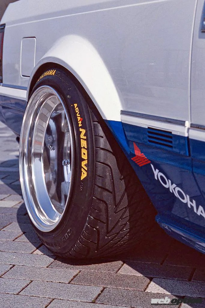 Close-up of wheel and stretched tire setup on Hajime-chan's Soarer