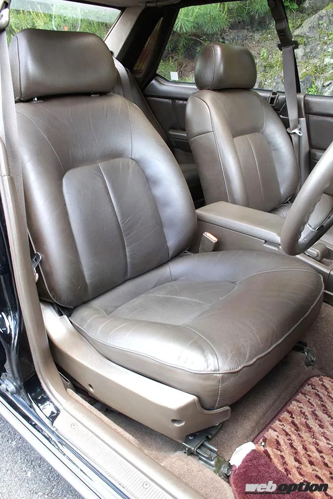 Leather seats in a Nissan Gloria Gran Turismo Super SV