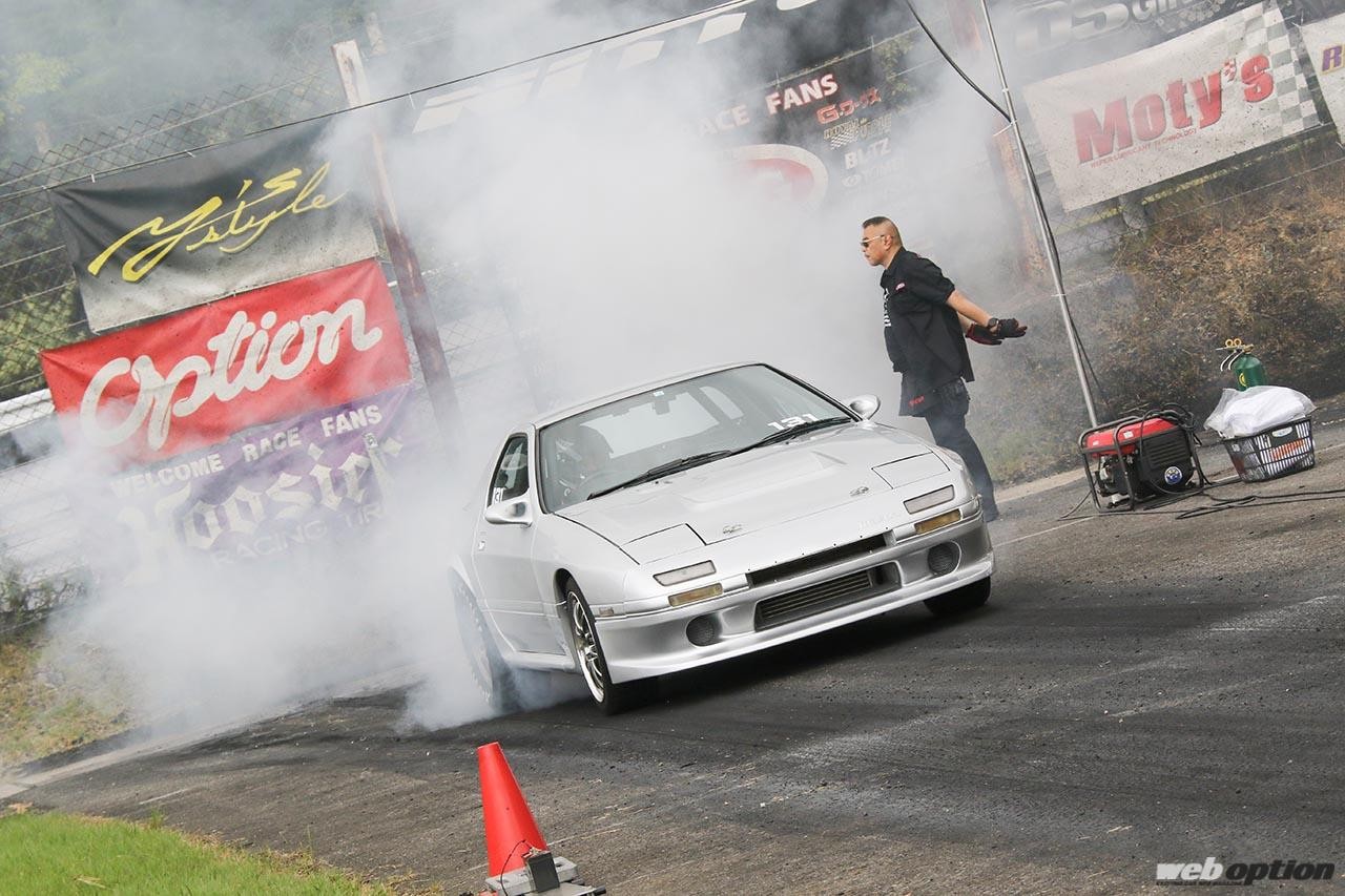 Mazda RX-7 FC3S racing during drag event