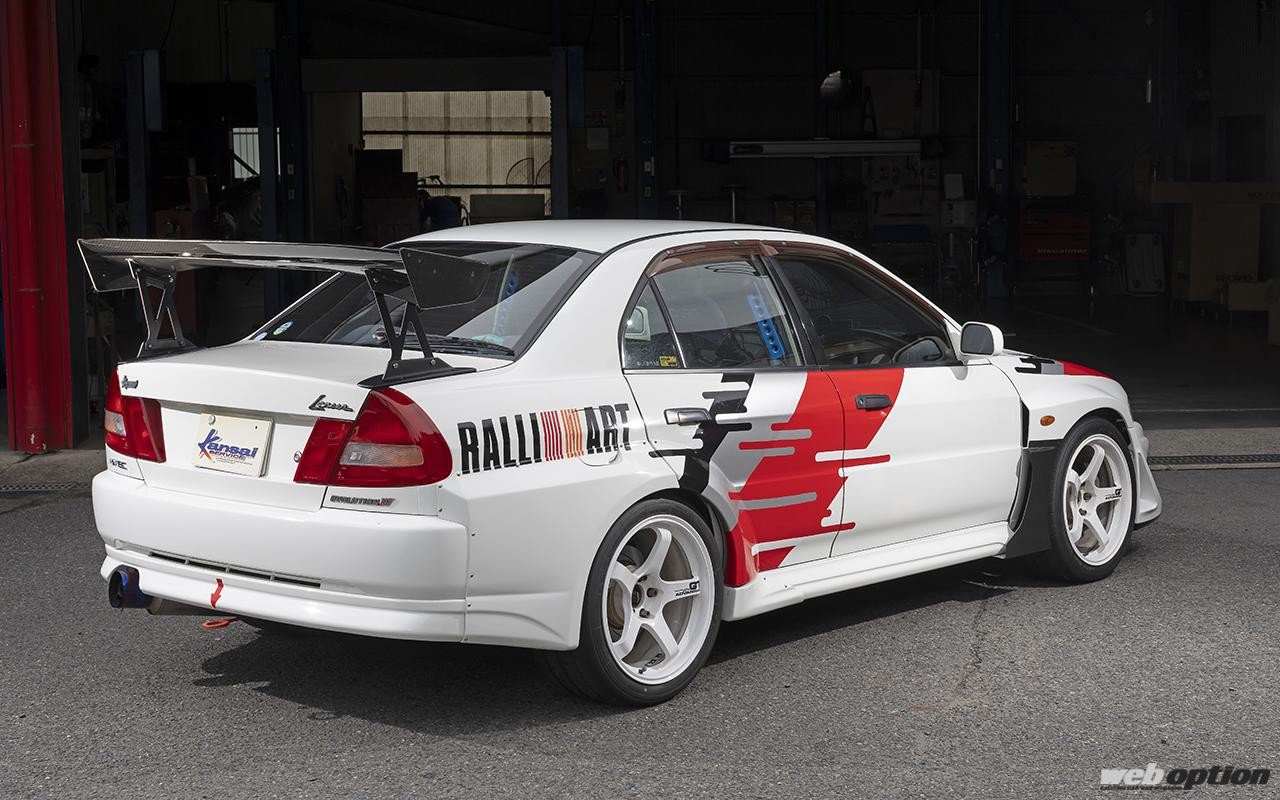 Mitsubishi Lancer Evolution IV with wide-body kit