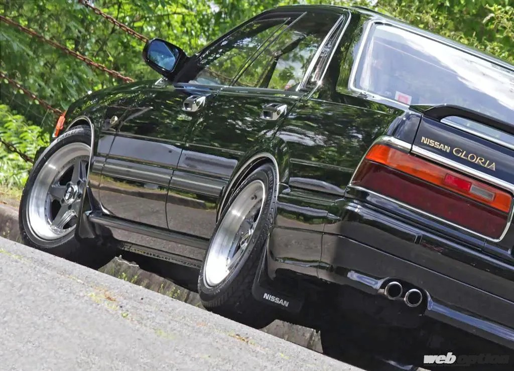 Nissan Gloria Gran Turismo Super SV exterior with Panasport G7 wheels