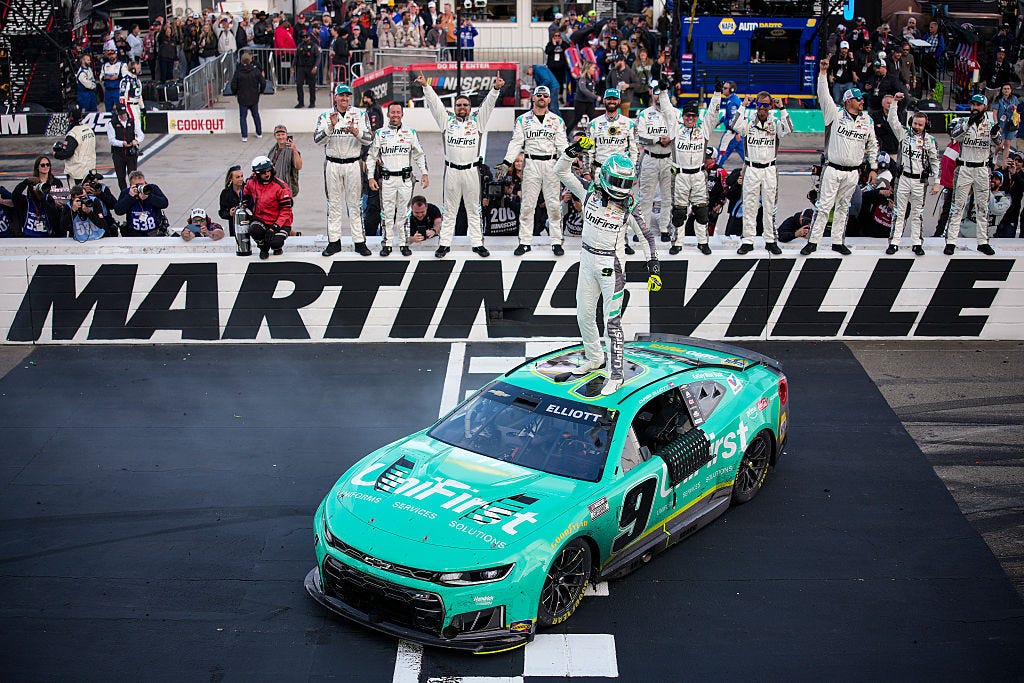 Elliott Robs Hamlin at Martinsville With a Gamble