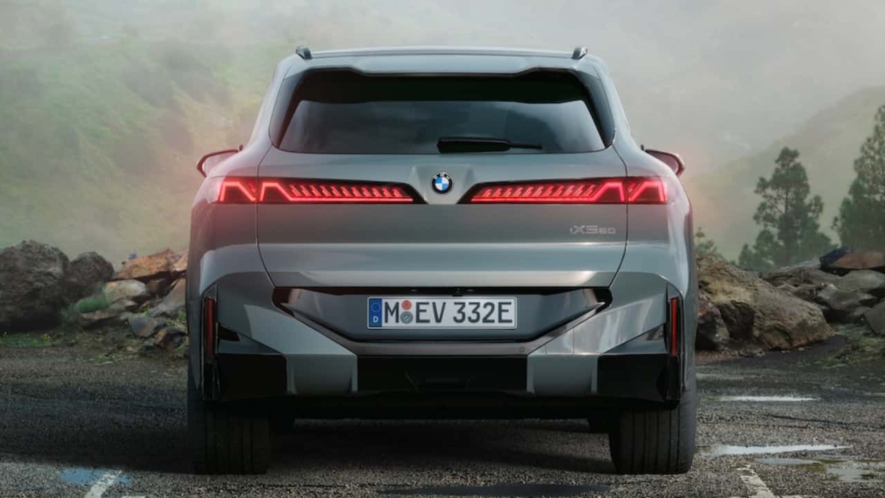 BMW Killed the X5’s Split Tailgate. The Excuse Is Weak.