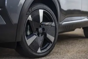Nissan’s Brake Caliper Colors Are a Code. Here’s What They Mean.