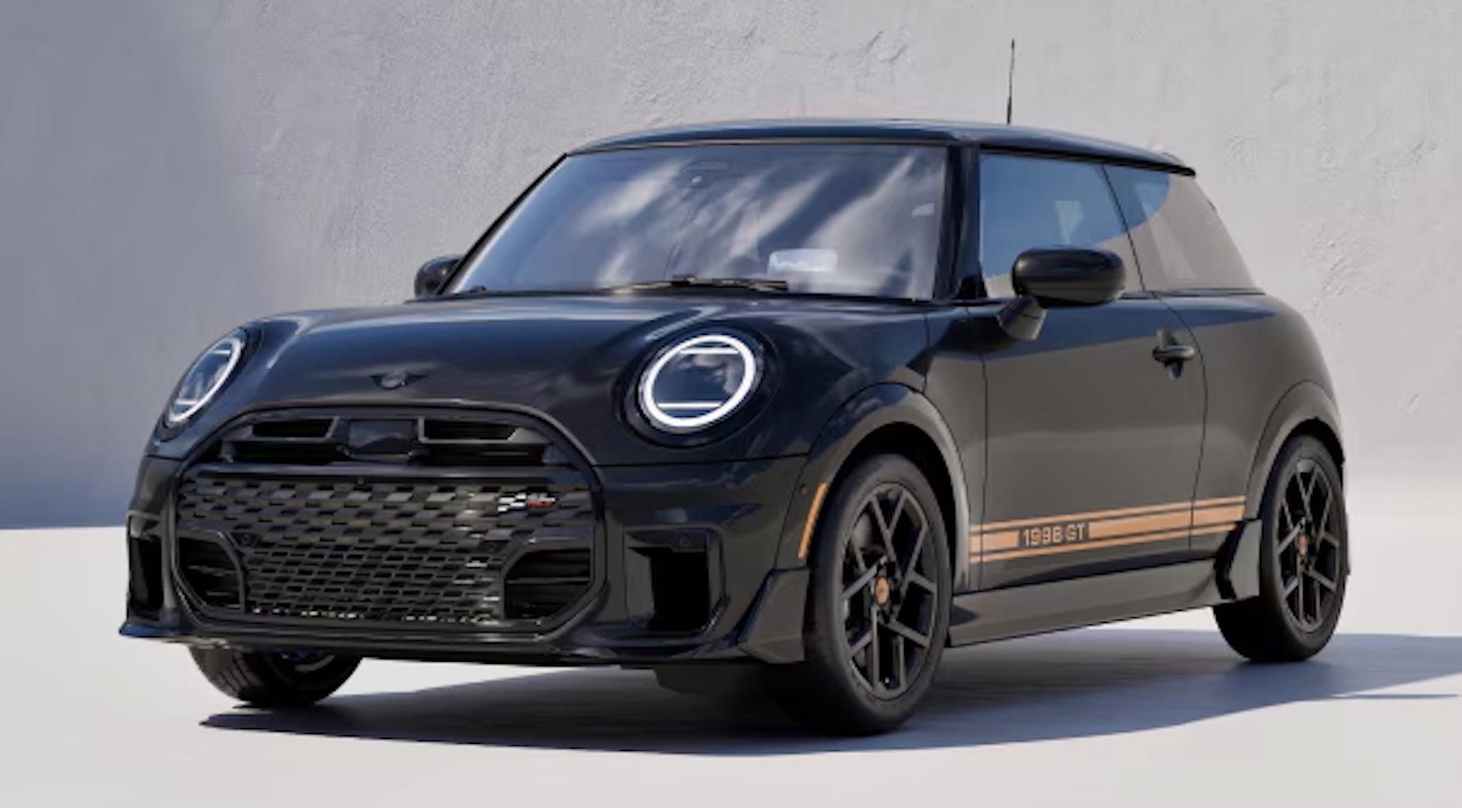 Mini’s 1998 GT Has JCW Bones but Can’t Justify Its Price