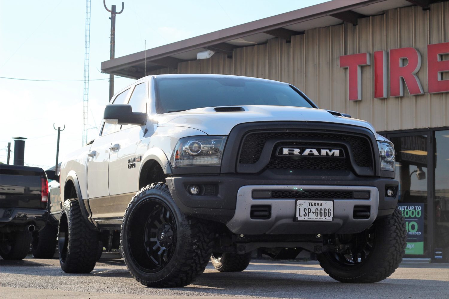 2016 Dodge Ram 1500 White Fuel Off-Road Sledge D596 | Wheel Front